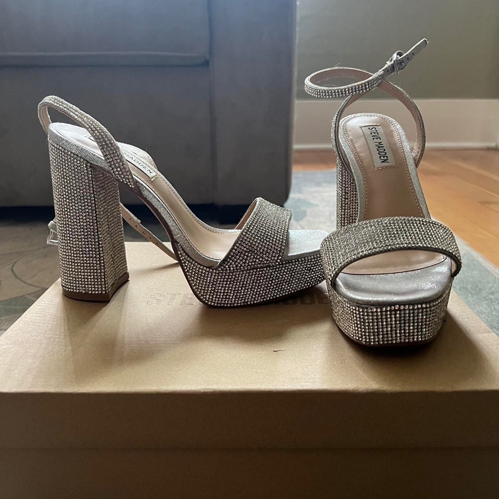 STEVE MADDEN SILVER GREY RHINESTONE SPARKLY HEELS